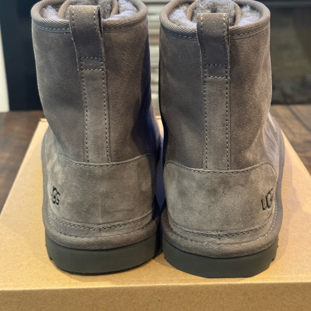 UGG Harkley Boot - Picture 4 of 11